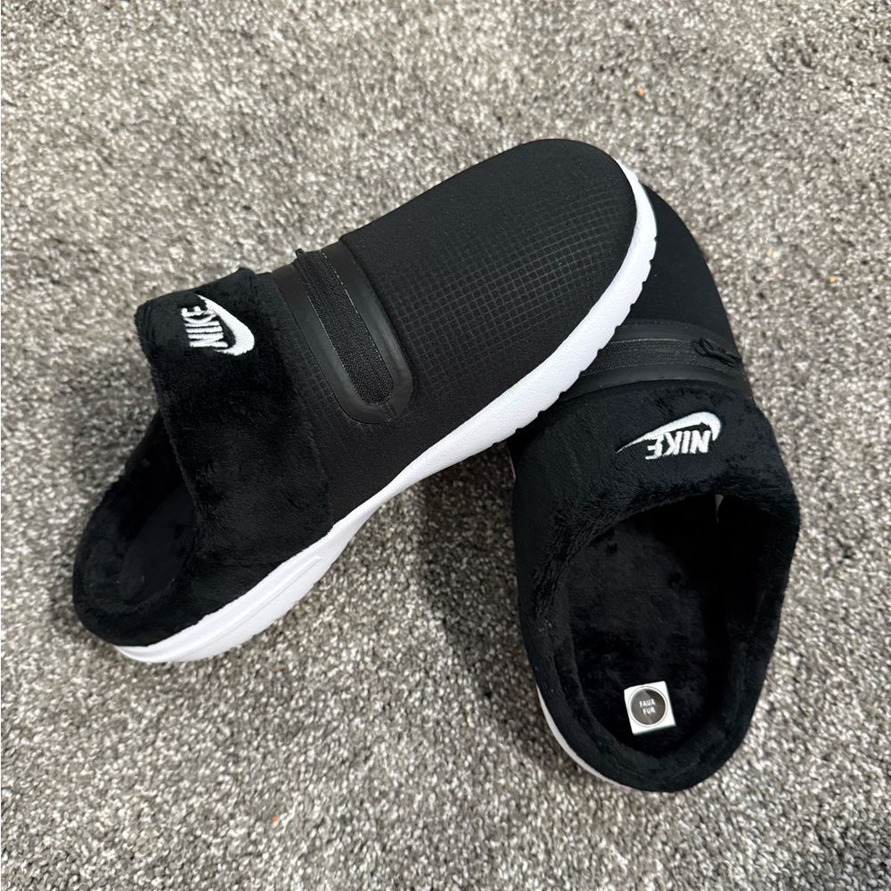 Nike Men's Black and White Slip-On Loafers